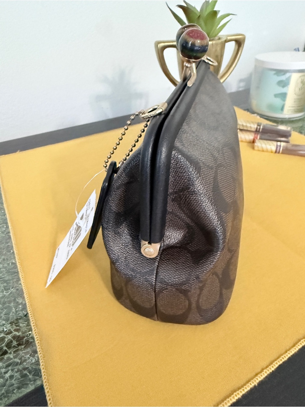 Black Kisslock Crossbody - Picture 2 of 16